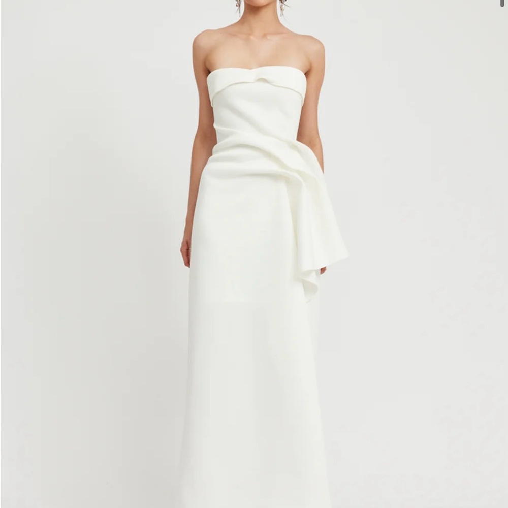 Elegant White Strapless Dress
